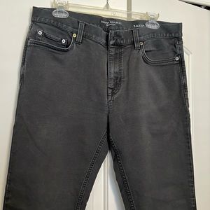 Banana Republic men’s slim fit traveler Jean